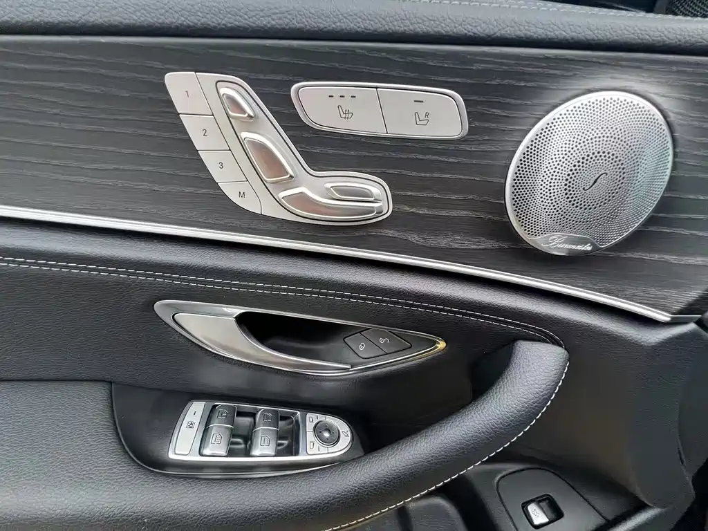 Mercedes-Benz E-Class — миниатюра 8