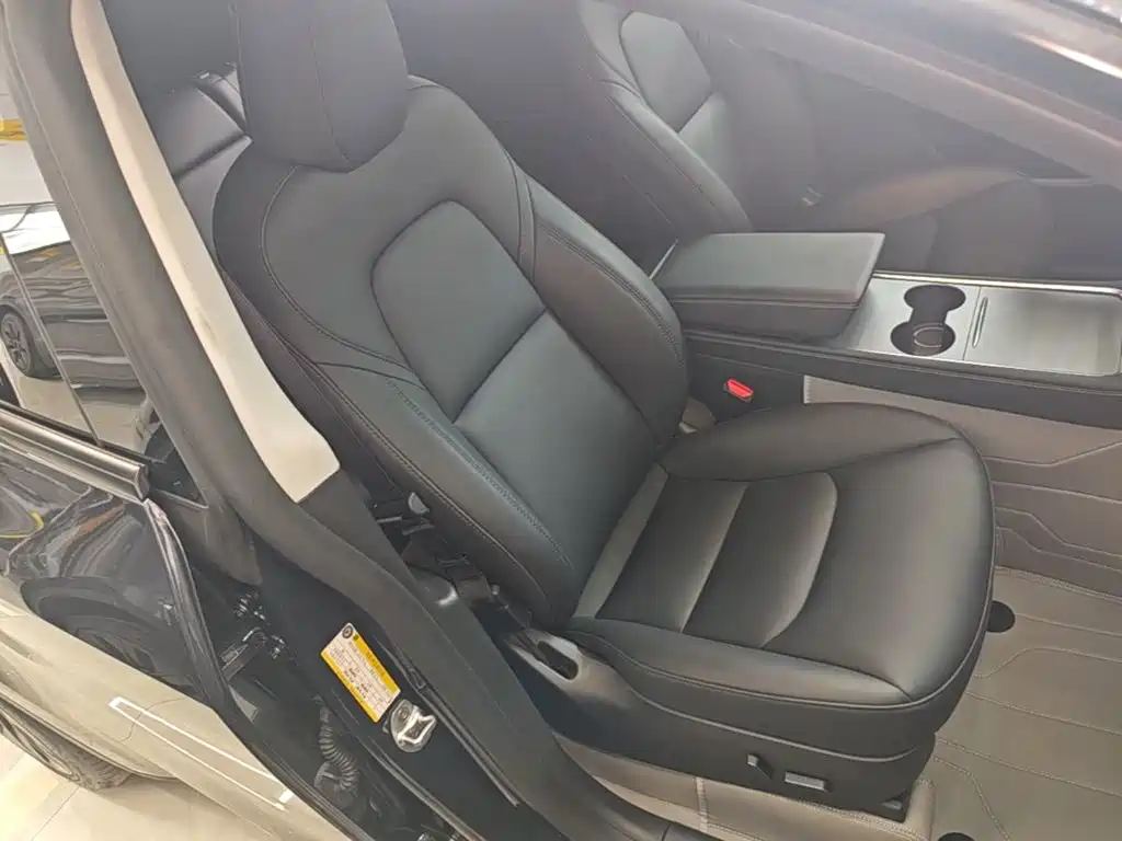 Tesla Model Y — миниатюра 25