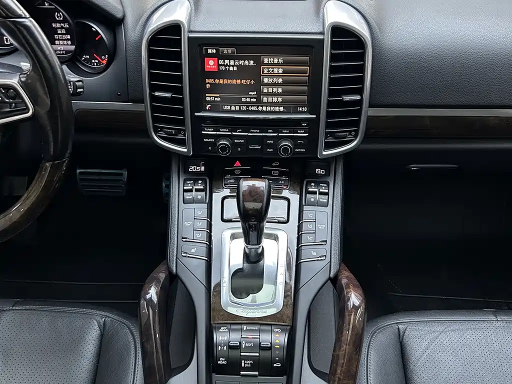 Porsche Cayenne — миниатюра 19