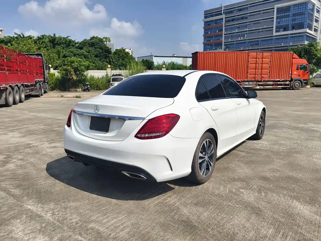 Mercedes-Benz C-Class — миниатюра 6