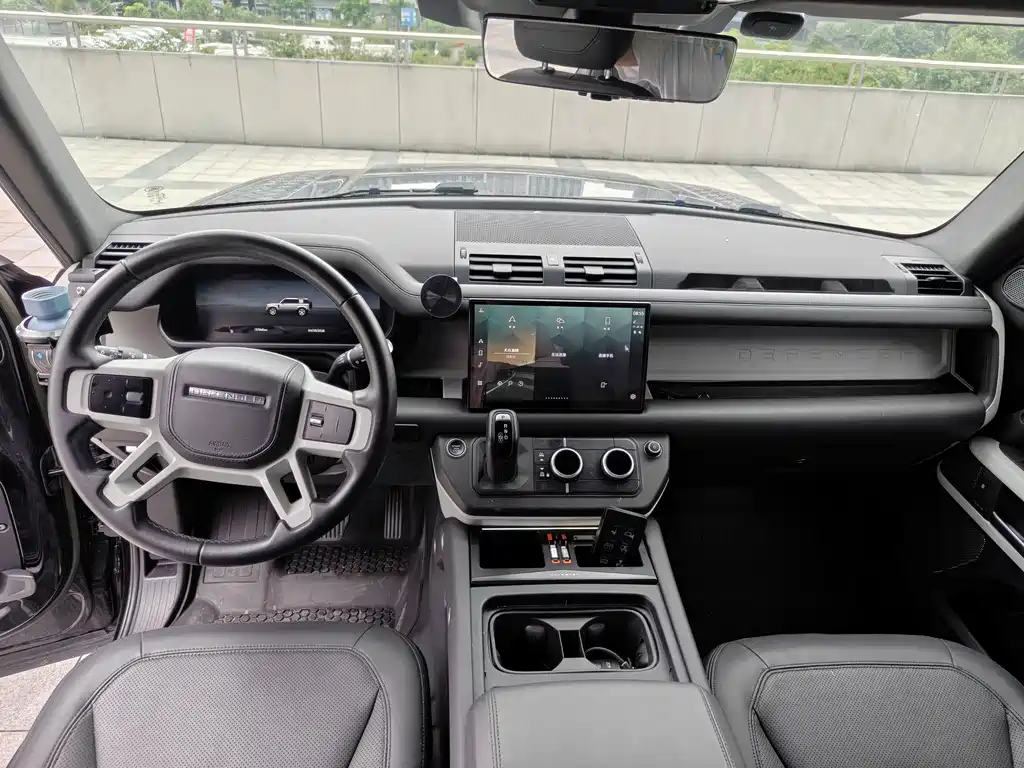 Land Rover Defender — миниатюра 4