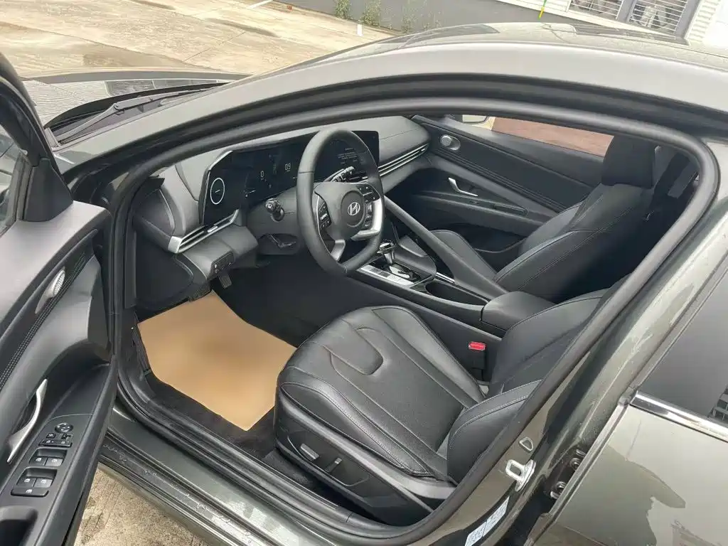 Hyundai Elantra 2023 1.5L CVT LUX Luxury