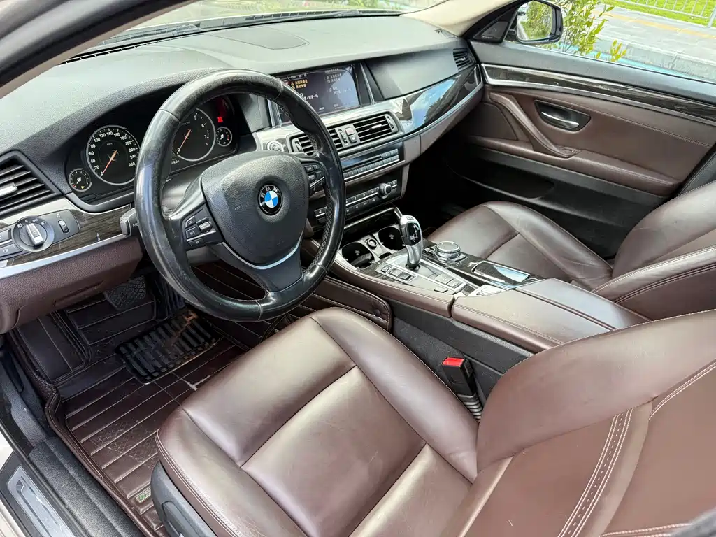 BMW 5 Series — миниатюра 9