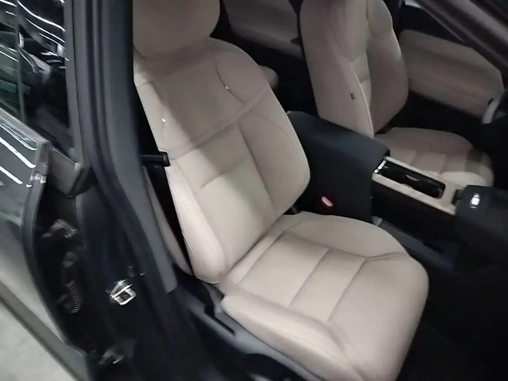 Volvo XC70 PHEV — миниатюра 25