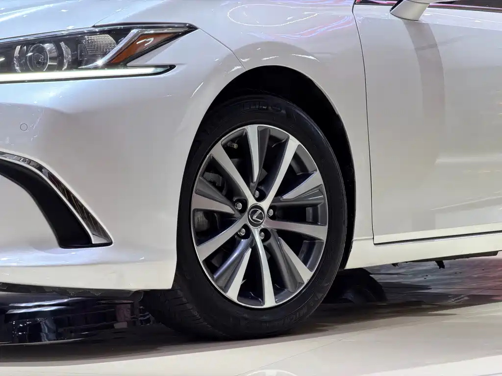 Lexus ES — миниатюра 20