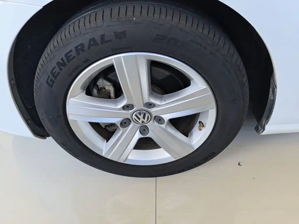 Volkswagen Golf — миниатюра 23