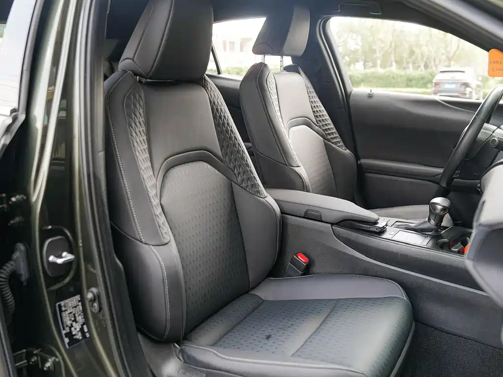 Lexus UX — миниатюра 12