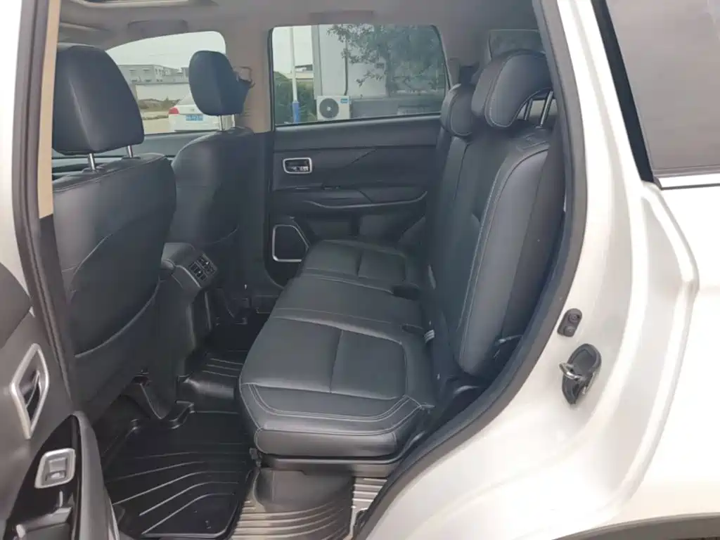 Mitsubishi Outlander — миниатюра 17