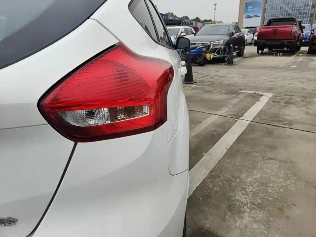 Ford Focus — миниатюра 8