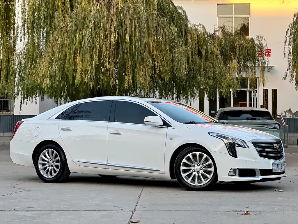 CADILLAC XTS