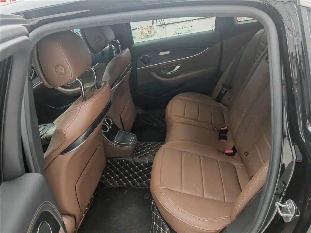 Mercedes-Benz E-Class — миниатюра 14