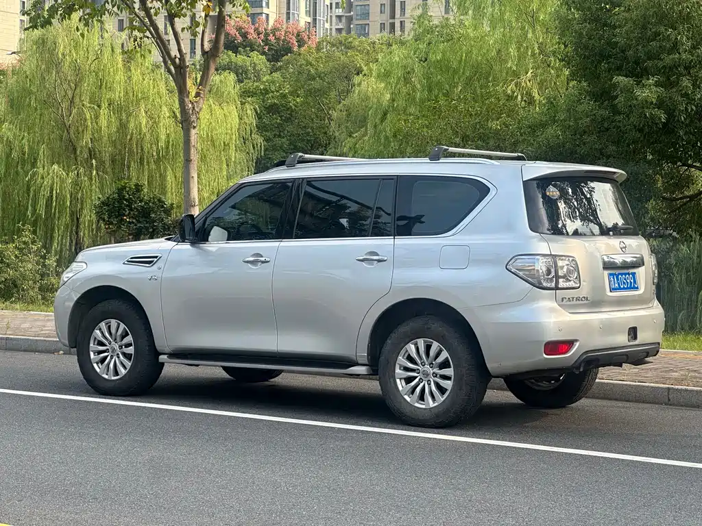 Nissan Patrol — миниатюра 3