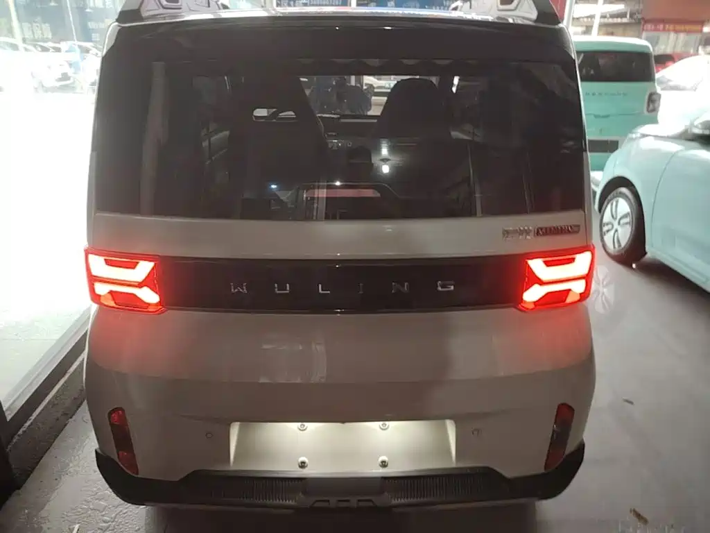 Wuling MINIEV — миниатюра 6