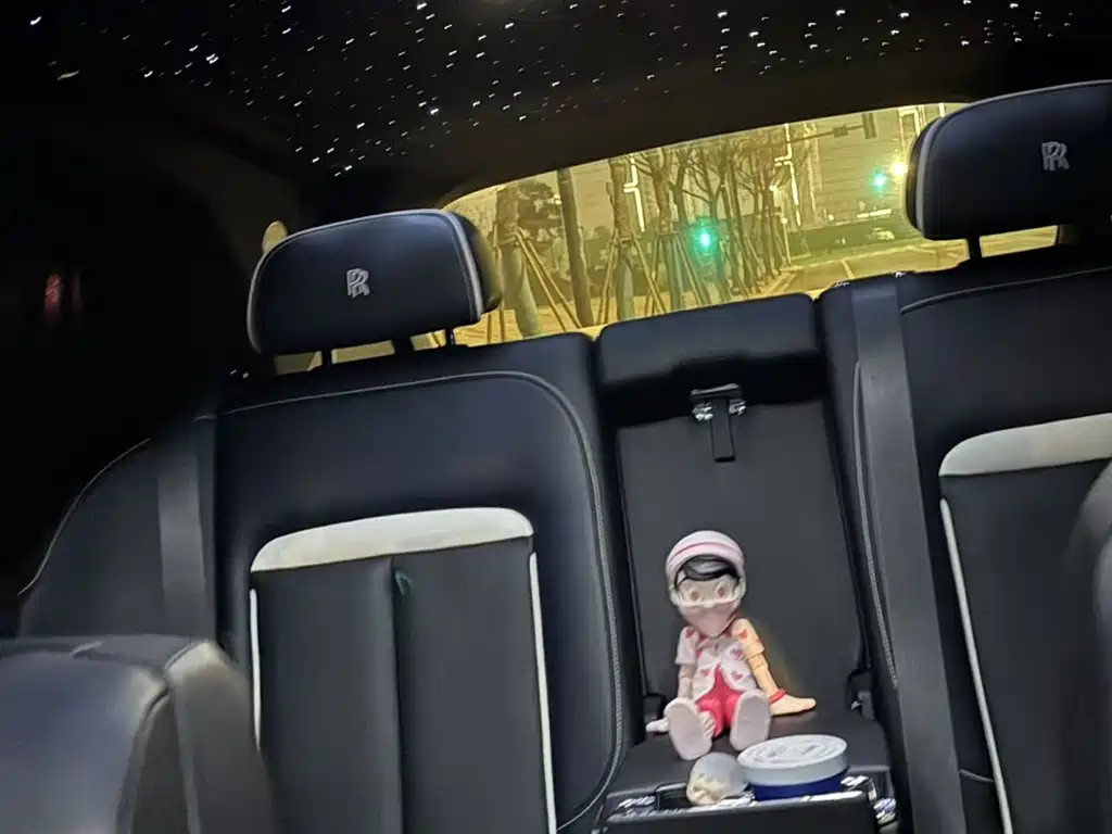 Rolls-Royce Cullinan 2018 мест