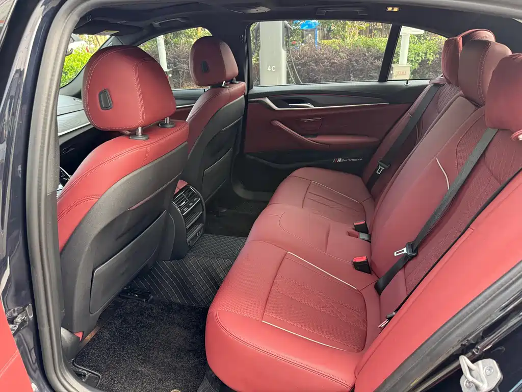 BMW 5 Series — миниатюра 10