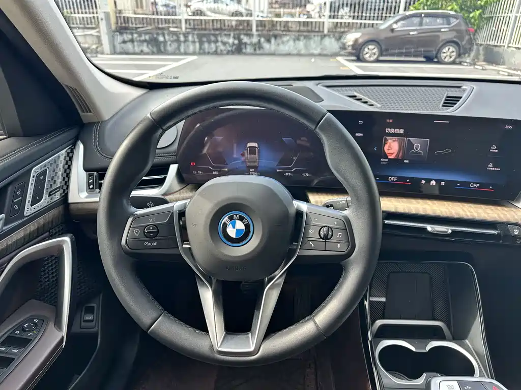 BMW iX1 — миниатюра 8