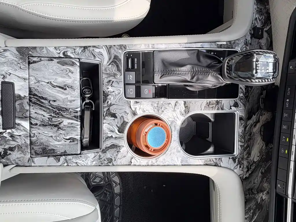 Toyota Sienna — миниатюра 18
