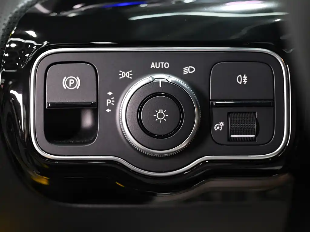 MERCEDES-BENZ CLA AMG