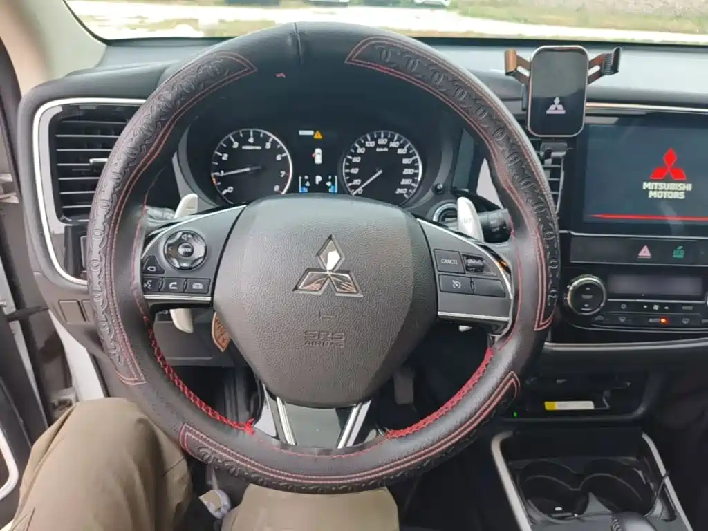 Mitsubishi Outlander — миниатюра 11