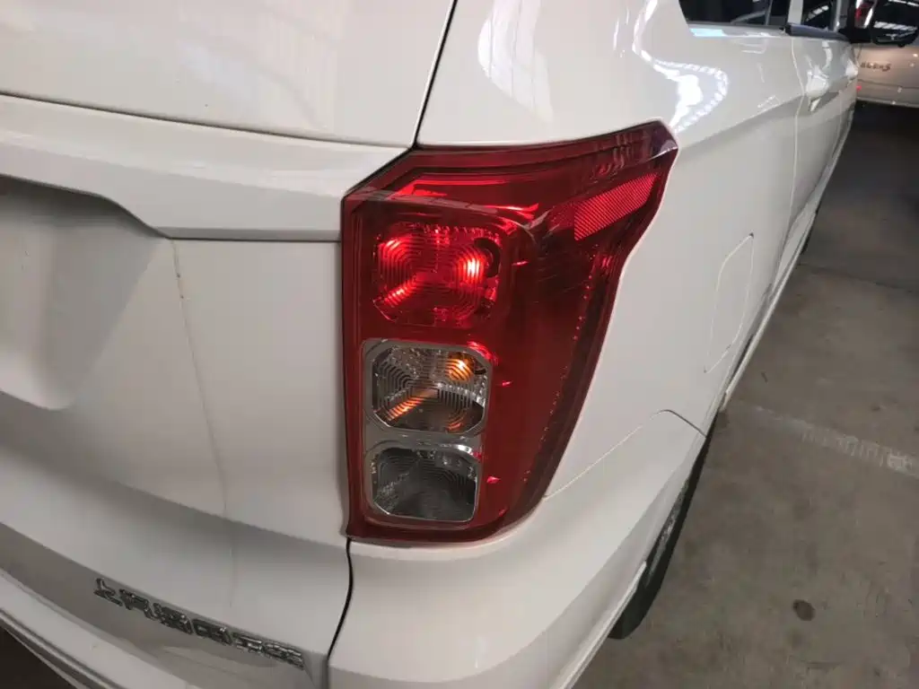 Wuling Hongguang — миниатюра 8