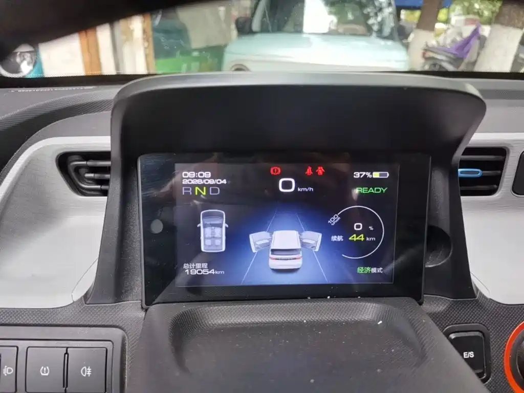 Wuling MINIEV — миниатюра 12