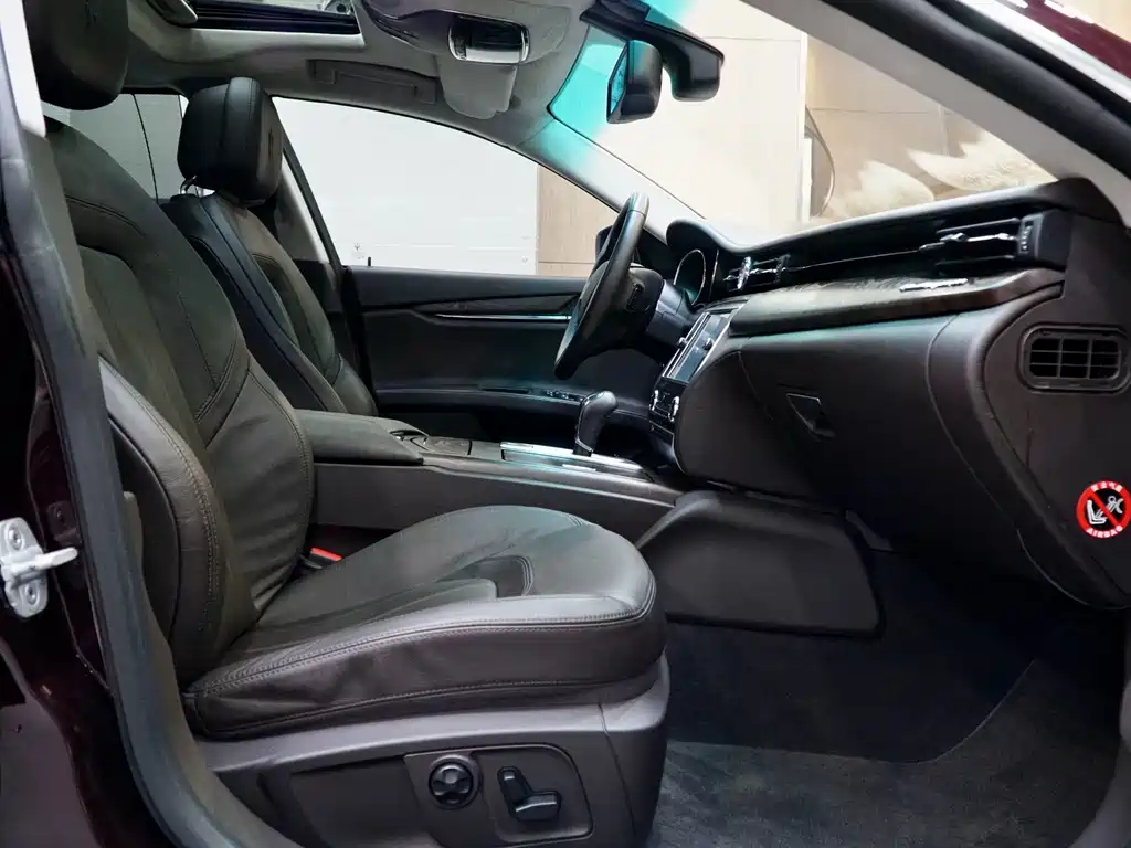 Maserati Quattroporte — миниатюра 9