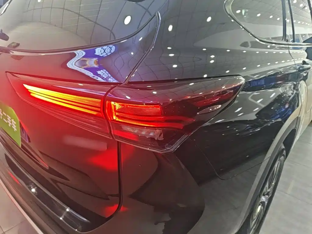 Toyota Crown Kluger — миниатюра 8