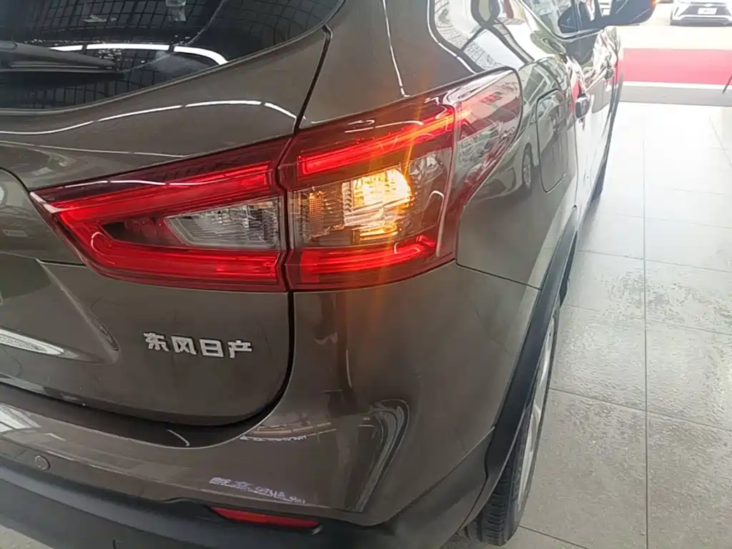 Nissan Qashqai — миниатюра 8