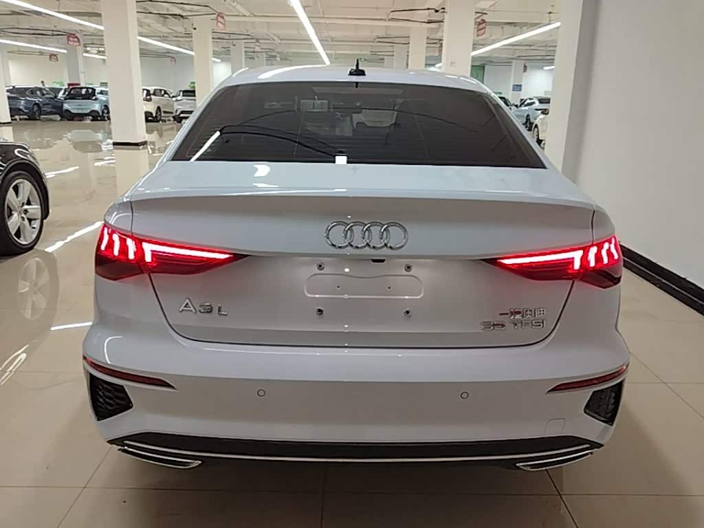Audi Q2L 1.4 л 2023 г. Белый, пробег 44800 км