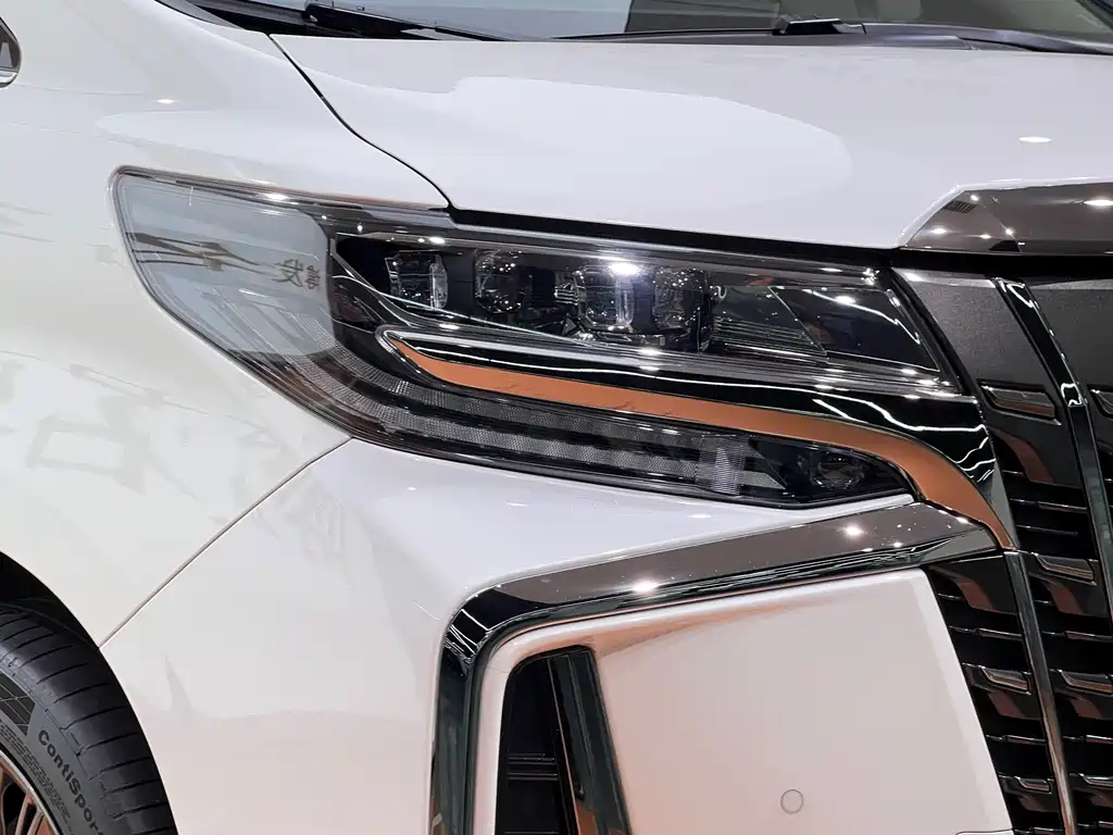 Toyota Alphard — миниатюра 5