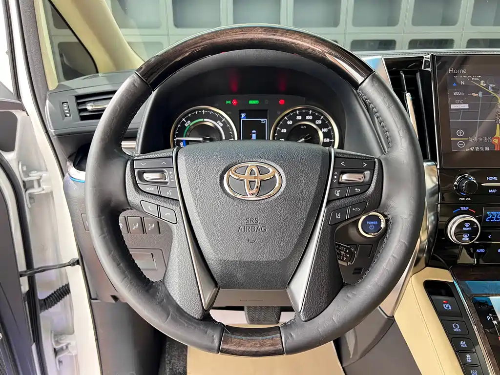 Toyota Alphard — миниатюра 23