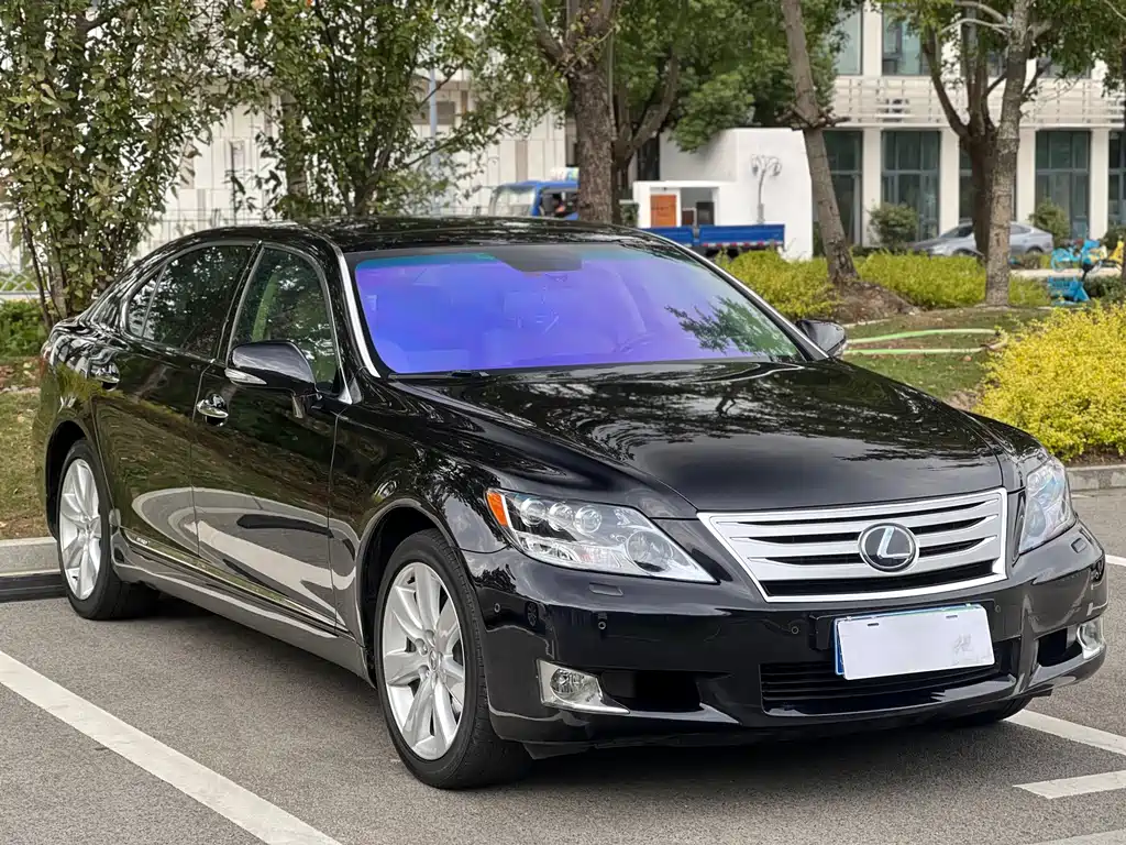 Lexus LS — миниатюра 3