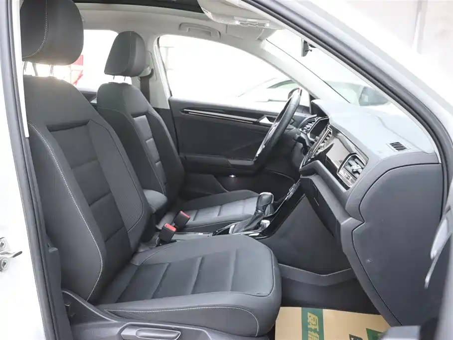 VOLKSWAGEN T ROC EXPLORING SONGS