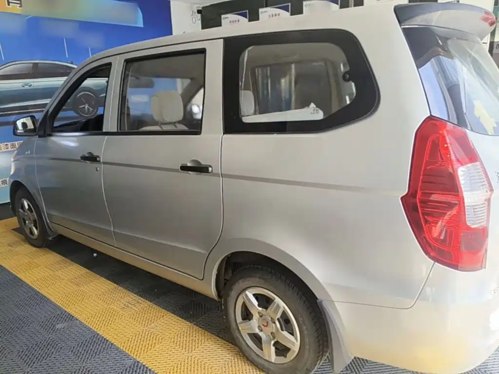 Wuling Hongguang — миниатюра 5