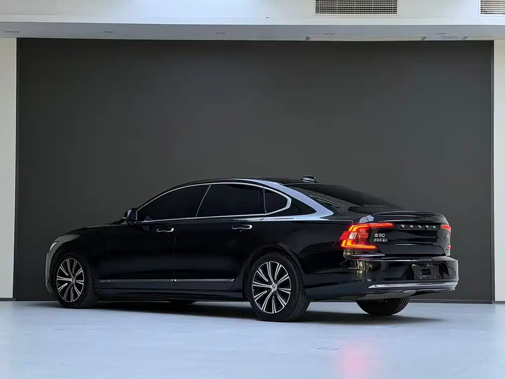 Volvo S90 — миниатюра 26