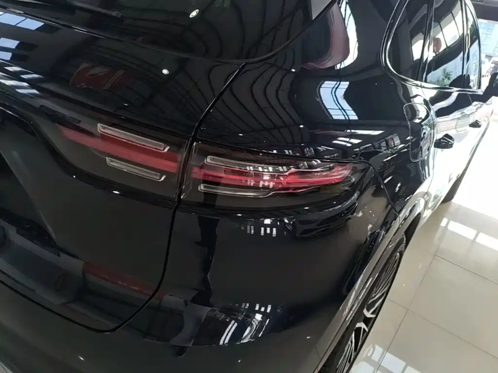Porsche Cayenne — миниатюра 8