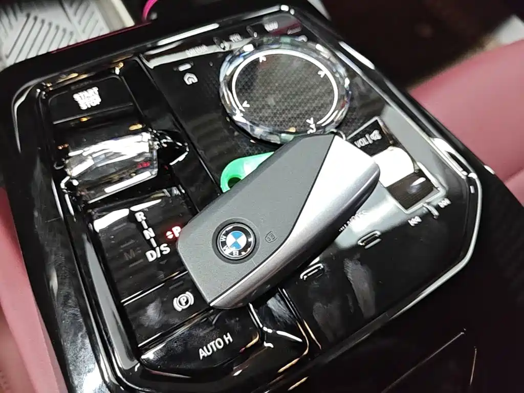 BMW 5 Series — миниатюра 9