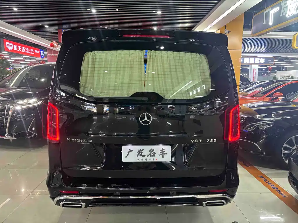 Mercedes-Benz Vito 2023 2.0T Elite 7 мест