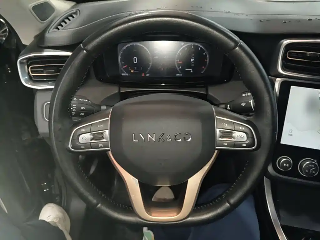 Lynk & Co 01 — миниатюра 11