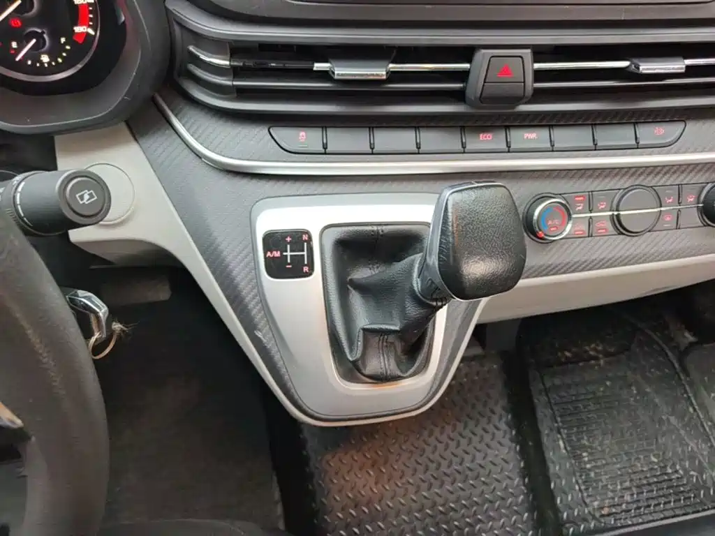 MAXUS V90 — миниатюра 14