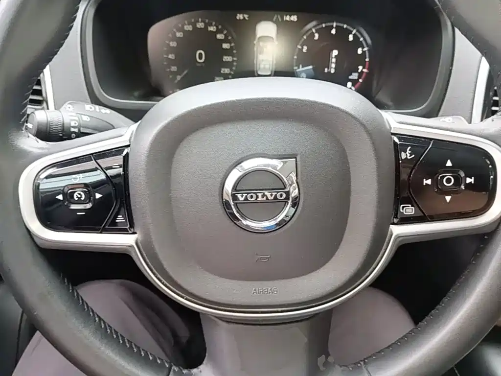Volvo XC90 — миниатюра 11