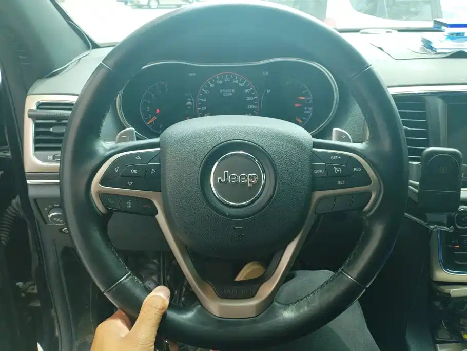 Jeep Grand Cherokee (Import) — миниатюра 15