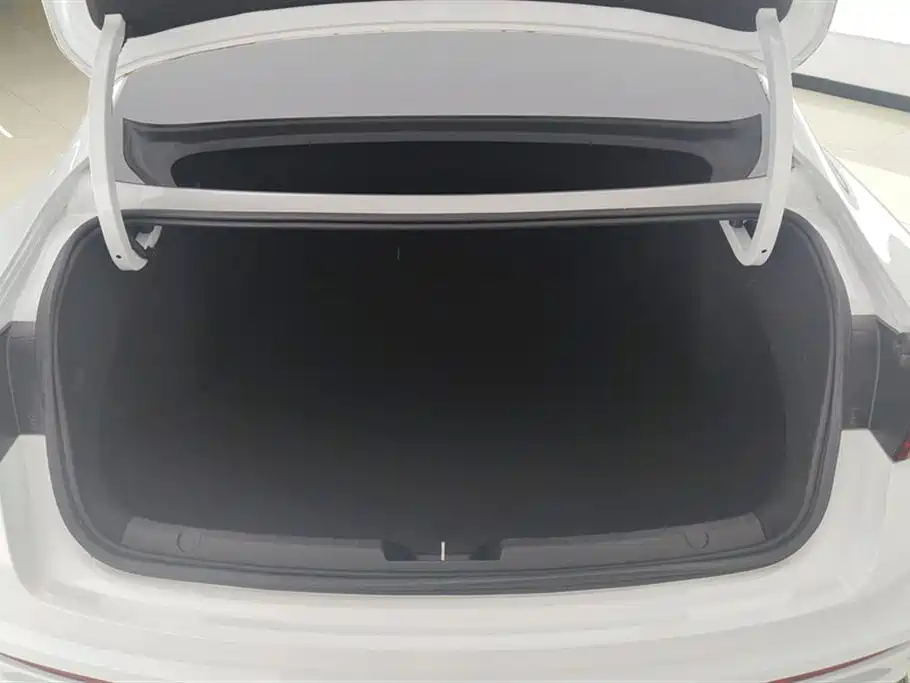 Geely Preface 2025 2.0TD