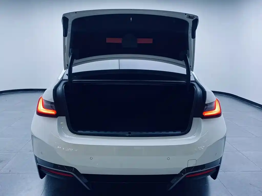 BMW i3 — миниатюра 11
