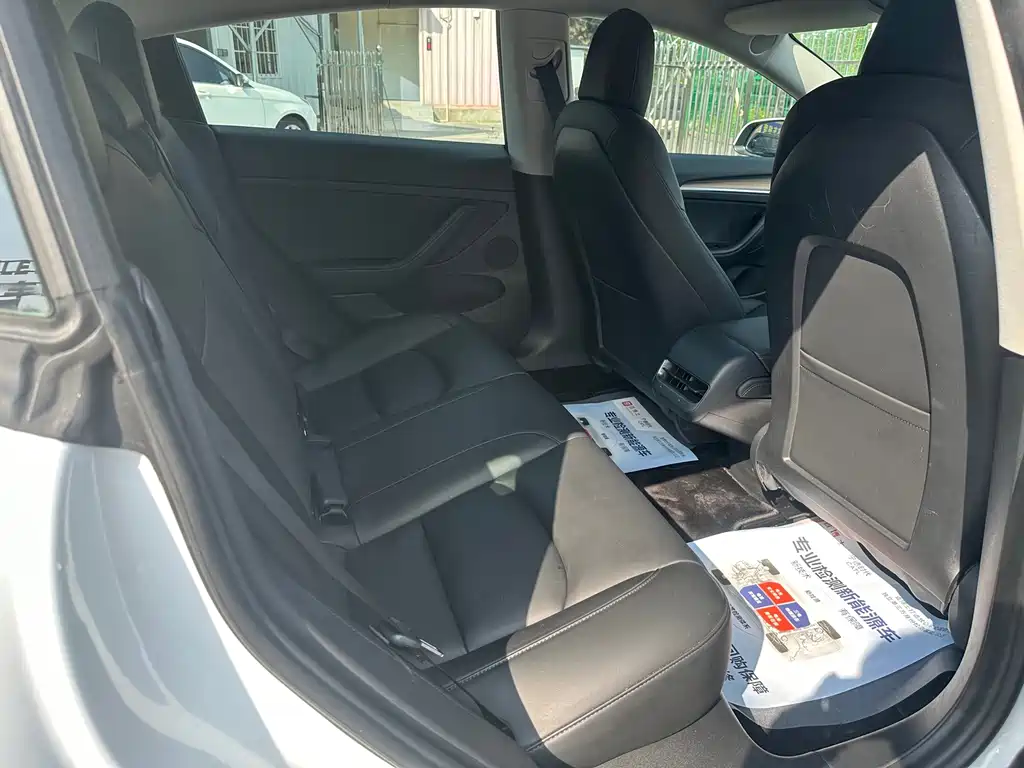 Tesla Model 3 — миниатюра 9