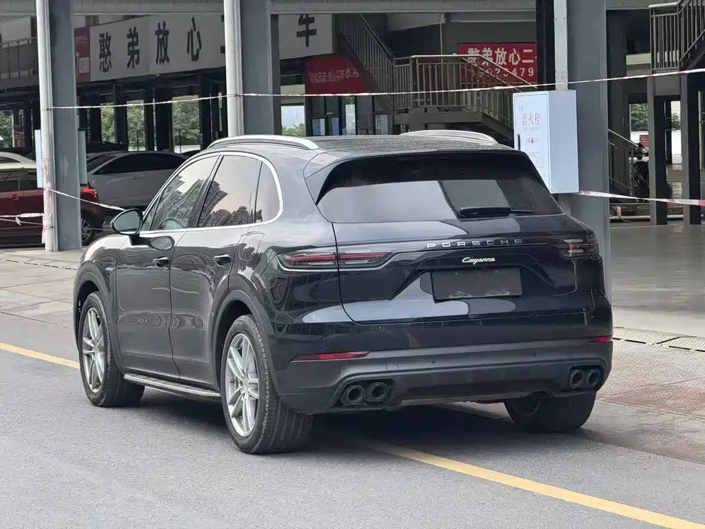 Porsche Cayenne Hybrid — миниатюра 10
