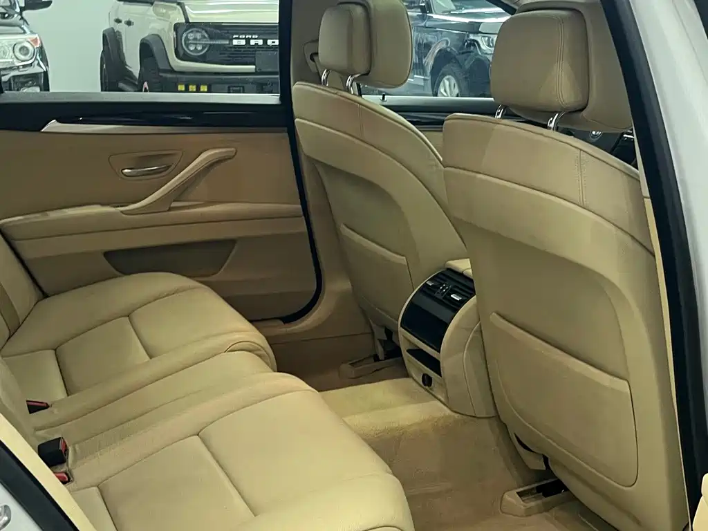 BMW 5 Series — миниатюра 13