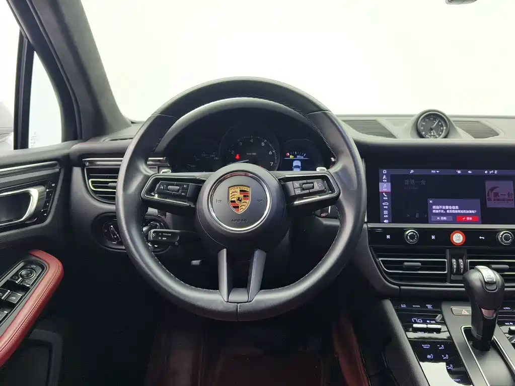 Porsche Macan — миниатюра 9
