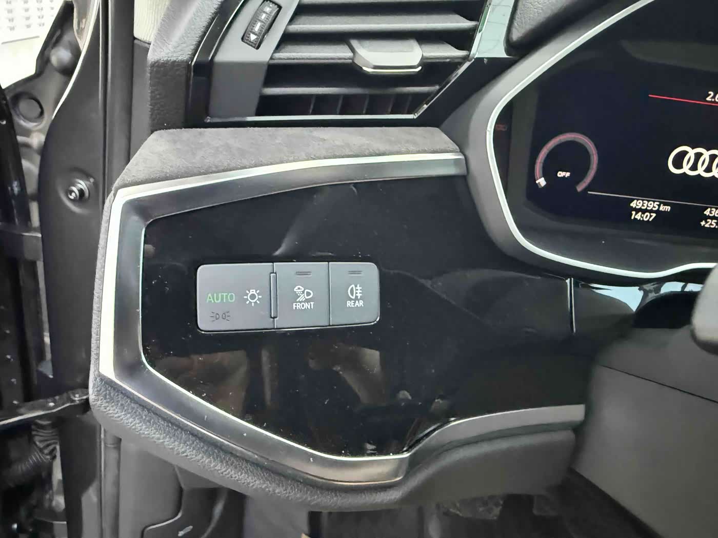 Audi Q3 1.4 л 2022 г. Серебристо-серый, пробег 49500 км