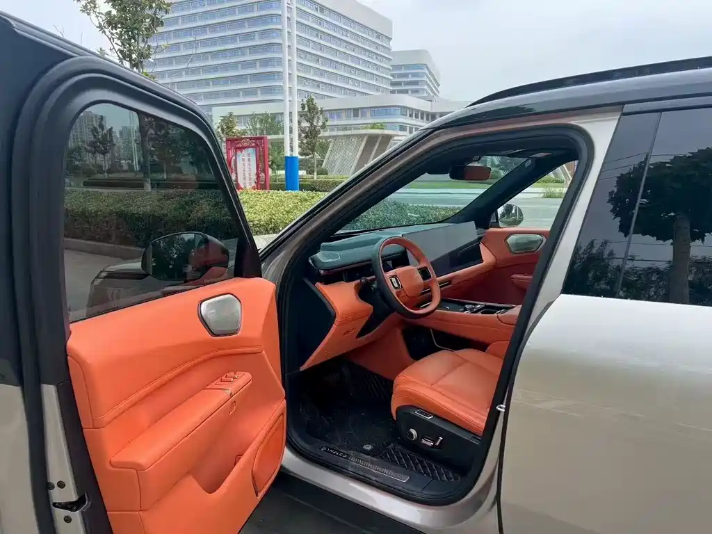 Lynk & Co 900 2025 1.5T Ultra 6 мест